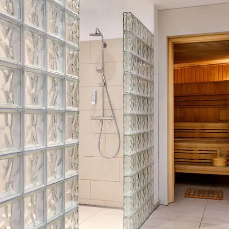 Vienna House Easy By Wyndham & 4*